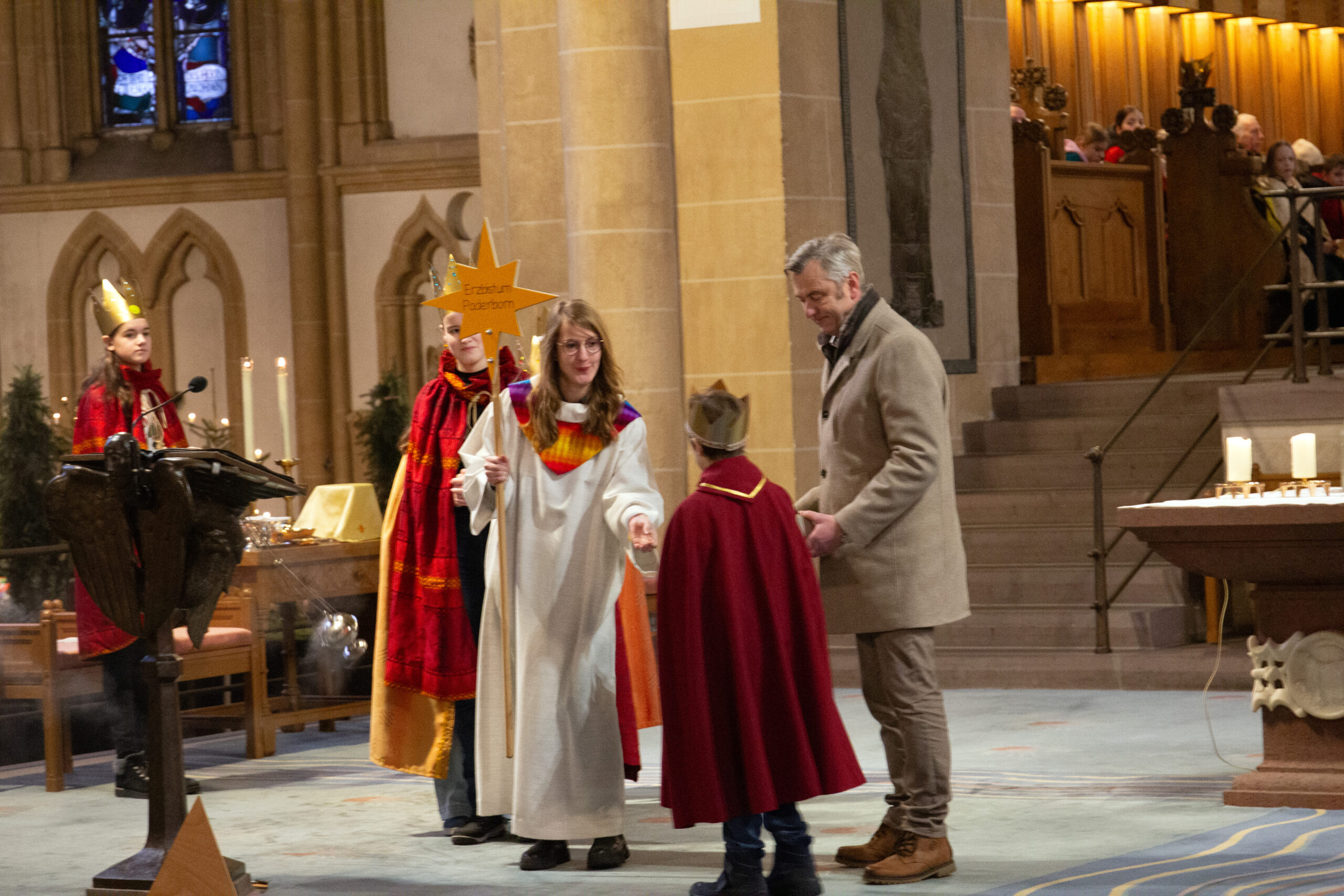Der stellvertretende Bürgermeister von Paderborn, Robert Siemensmeyer, richtete ein herzliches Grußwort an die Sternsinger*innen.