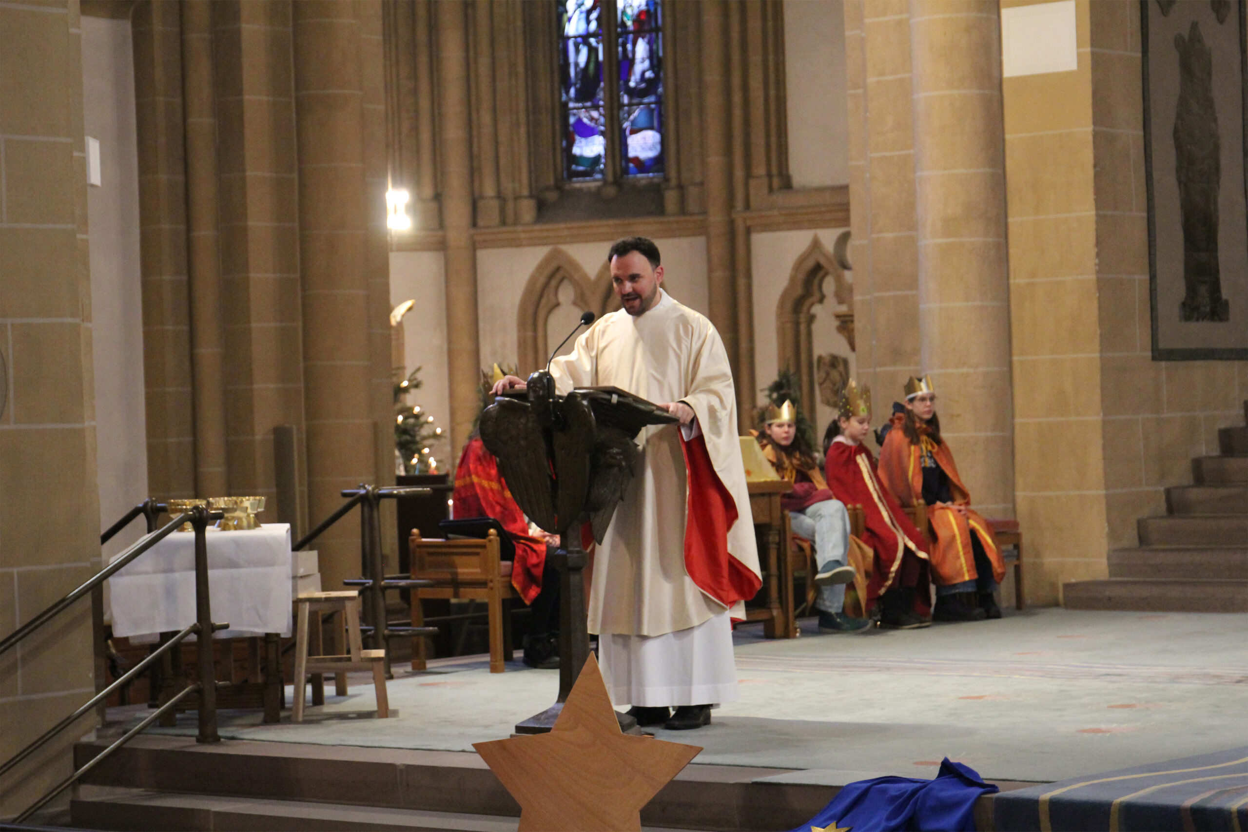 Jacob Ohm berichtete von seiner Begegnung mit Nour, die fünf Jahre lang in einer Fabrik gearbeitet hat und deswegen zunächst keine Chance auf Schulbildung hatte.