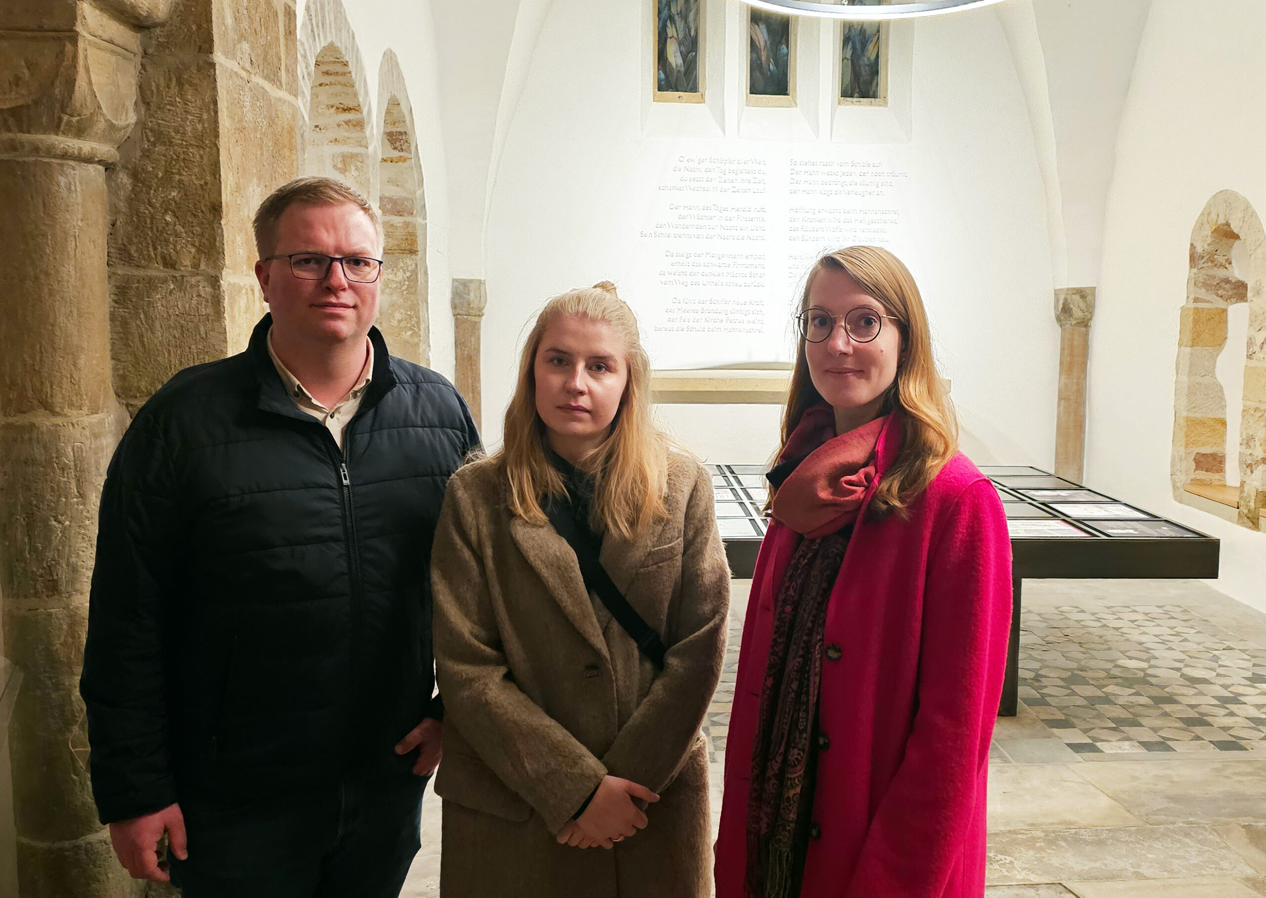 Der BDKJ-Diözesanverband Paderborn begrüßt ausdrücklich, dass endlich unabhängige wissenschaftliche Aufarbeitung stattfindet und Transparenz geschaffen wird. (v.l.n.r. Jan Hilkenbach (BDKJ-Diözesanvorsitzender Paderborn), Lena Topp (BDKJ-Diözesanvorsitzende Paderborn) und Helena Schmidt (BDKJ Diözesanseelsorgerin Paderborn).