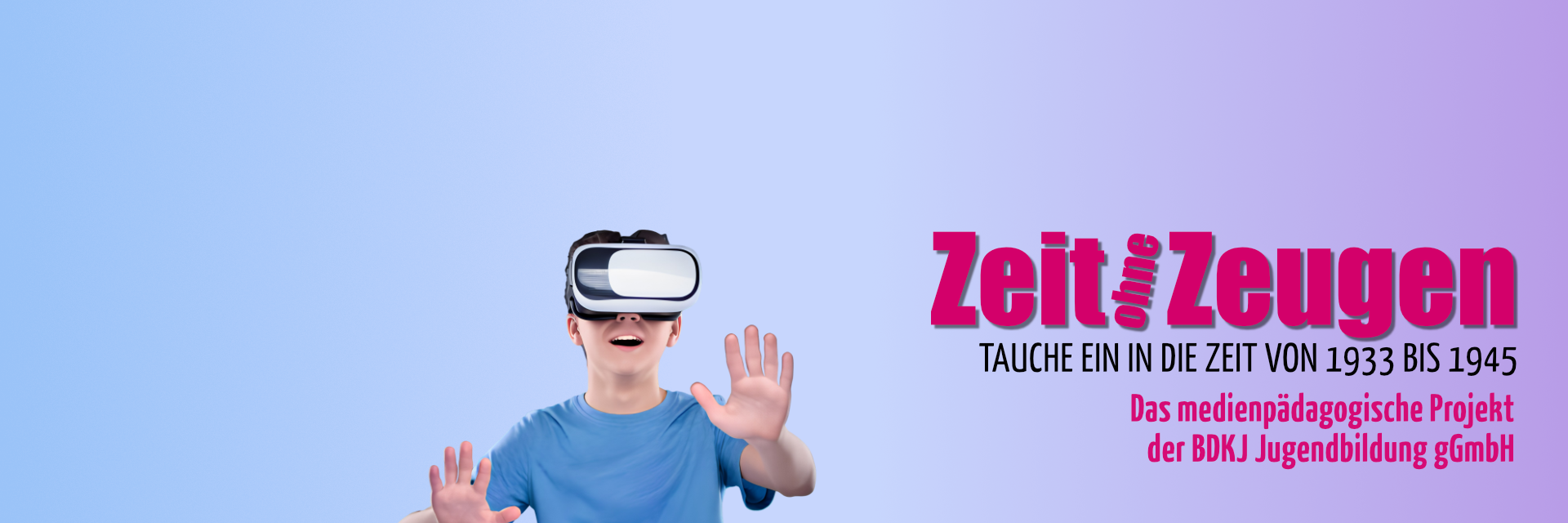 Ein Junge mit VR Brille und Schriftzug: Zeit ohne Zeugen - Tauche ein in die Zeit von 1933 bis 1945. Das Medienpädagogische Projekt der BDKJ Jugendbildung gGmbH